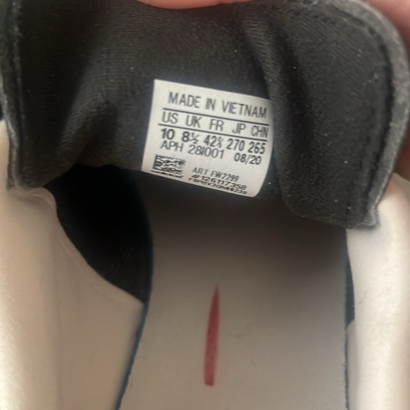 Stan Smith Adidas - Stylish Black Patent Leather and Pink Women's Sneakers - Picture 3 of 6